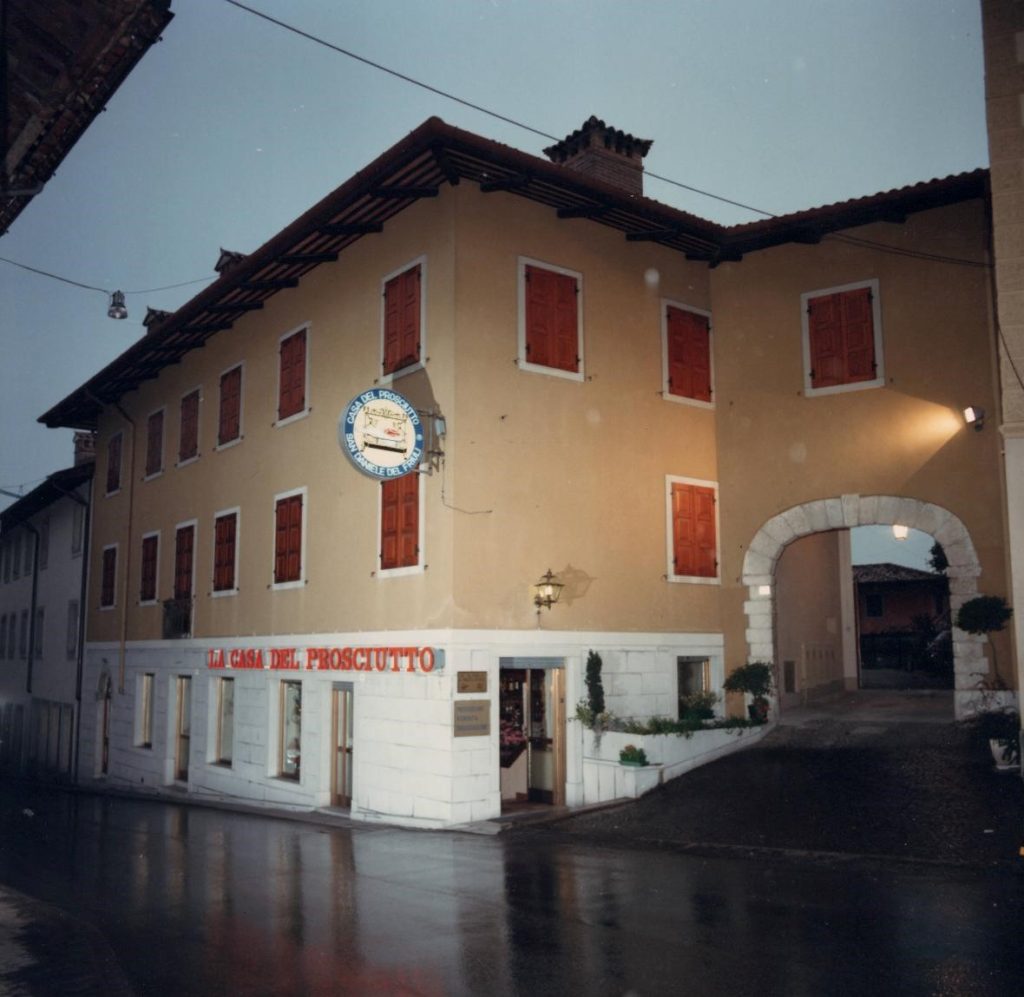 Stabilimento produttivo moderno Prosciutto San Daniele anni 80